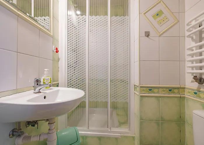 Budget - Tanie Burtek ホームステイ