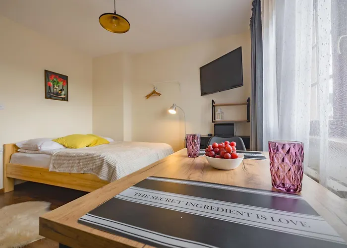 Budget - Tanie Burtek ホームステイ