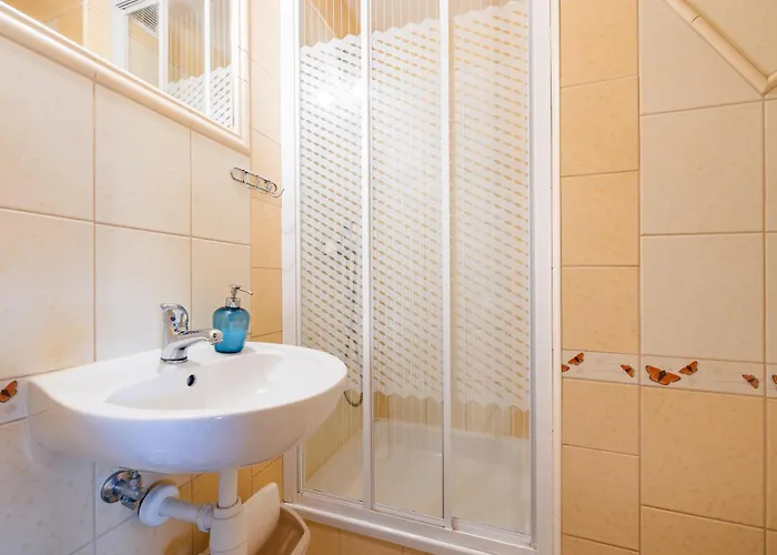 Budget - Tanie Burtek Rum i privatbostad